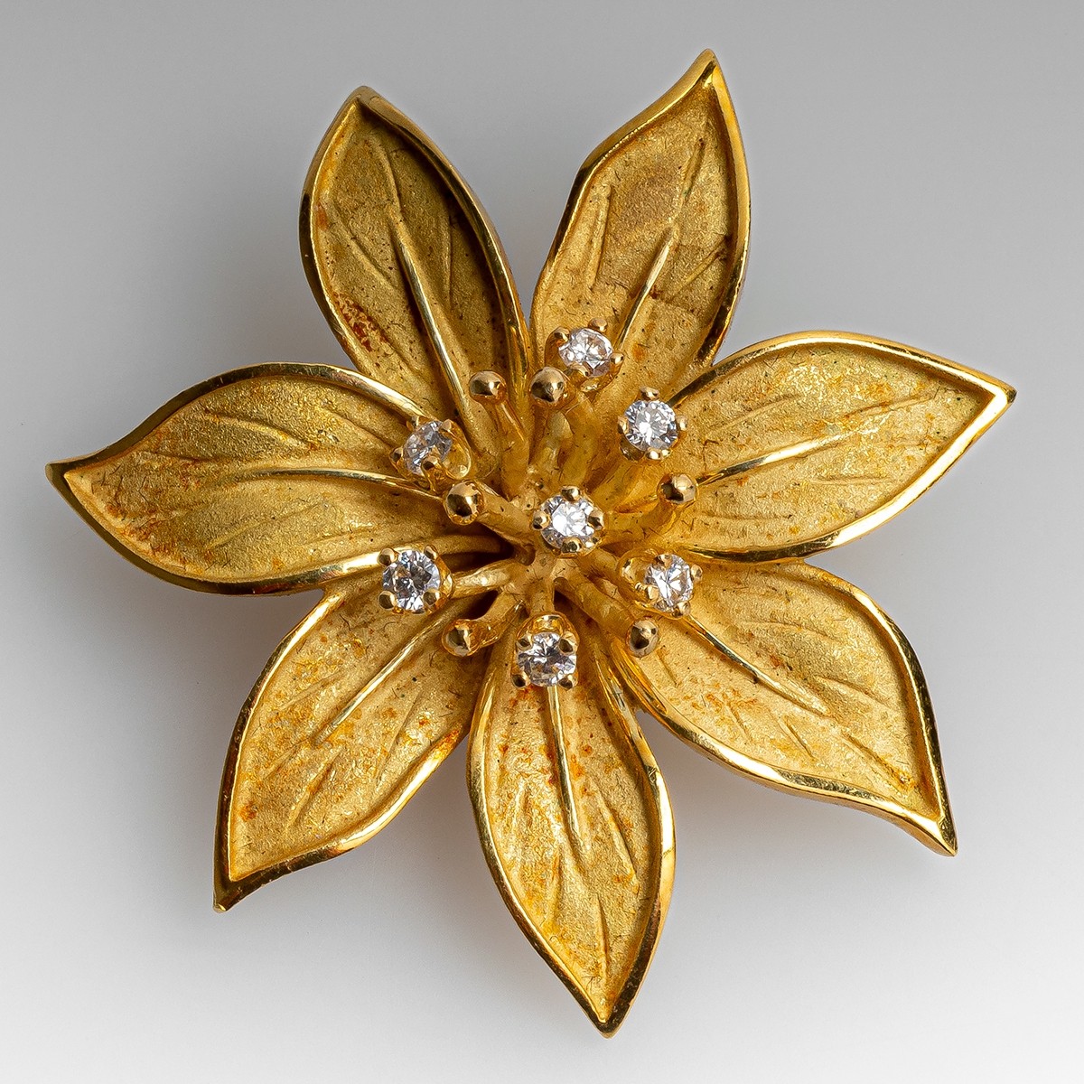 18K Yellow Gold Flower Brooch Pin w/ Diamonds