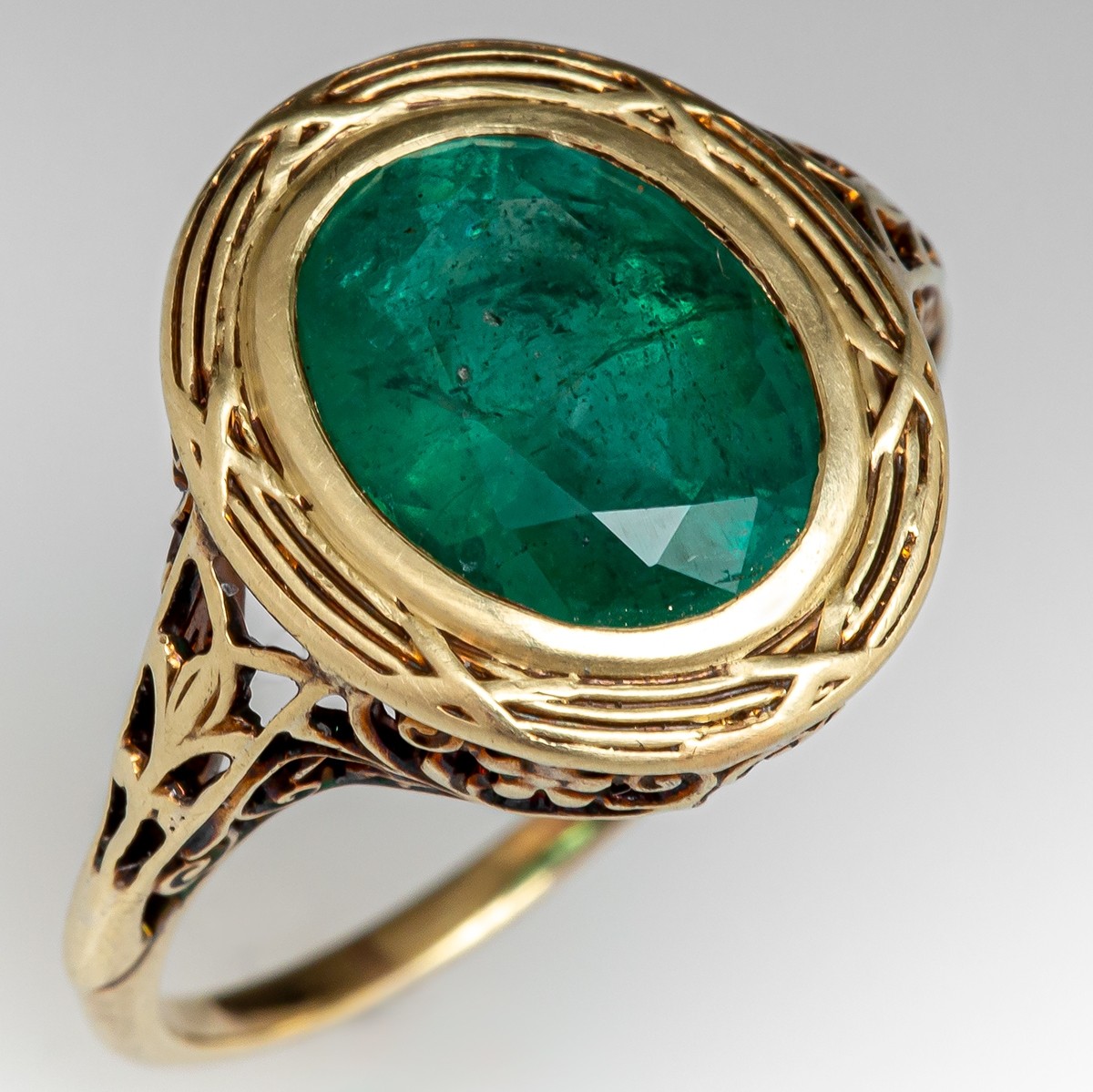 solitaire 14k yellow gold 2g ring . 5*4*2.7 mm Swat oval emerald 0.4 crt Emerald 14k yellow gold ring