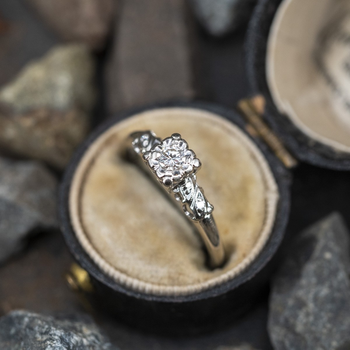 Zeestraat op vakantie kool 1950s Feature Lock Vintage Diamond Engagement Ring 14K White Gold .10ct  K/Si1