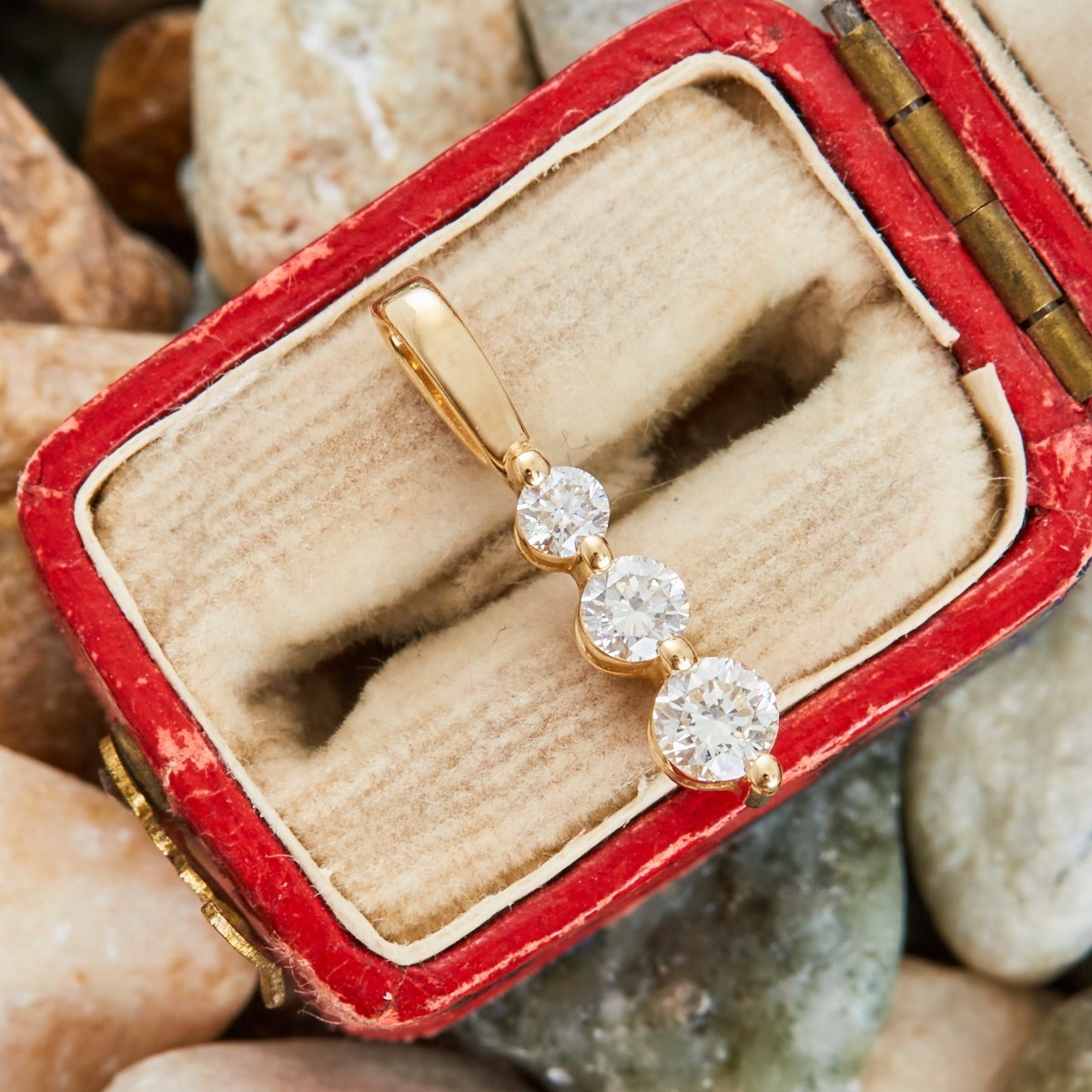 Three Stone Graduated Diamond Pendant 