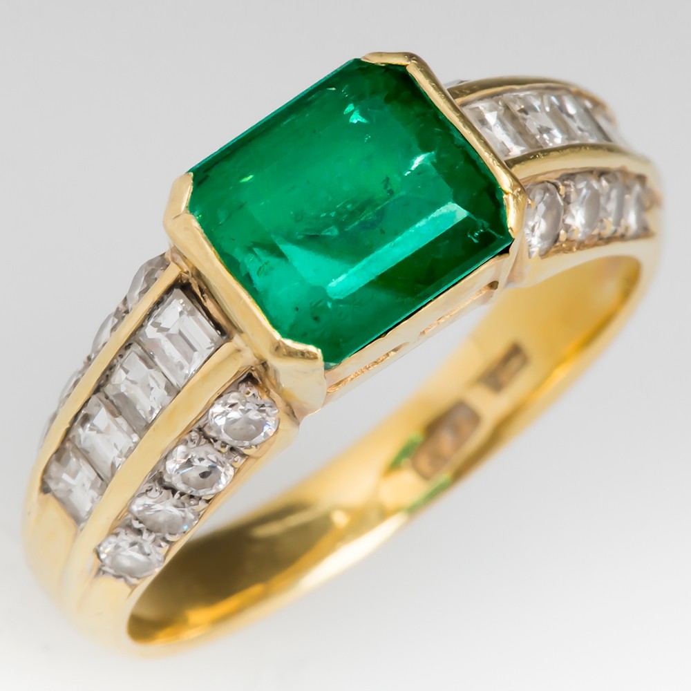 Low Profile Emerald And Diamond 18k Yellow Gold Ring 2267